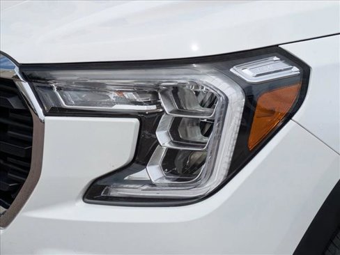 Used 2024 GMC Terrain SLE image 9
