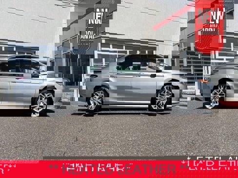 Certified 2018 Toyota Camry XLE image 1