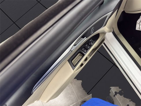 Used 2019 Ford Fusion SE image 12