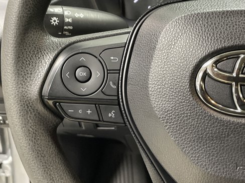 Used 2020 Toyota Corolla LE image 19