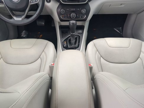 Used 2019 Jeep Cherokee Limited w/ Luxury Group image 18