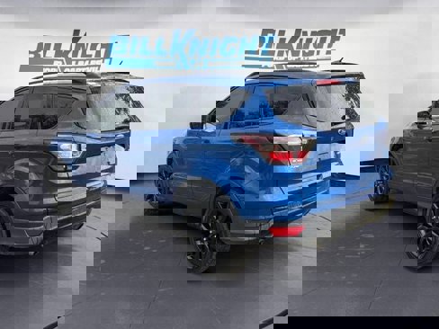 Used 2017 Ford Escape SE w/ Equipment Group 201A image 3