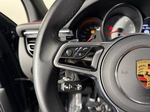 Certified 2021 Porsche Macan S image 37