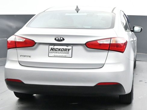 Used 2016 Kia Forte LX image 6