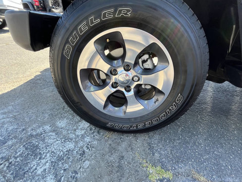 Used 2017 Jeep Wrangler Unlimited Sahara w/ Connectivity Group image 40