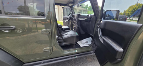 Used 2015 Jeep Wrangler Unlimited Rubicon image 23