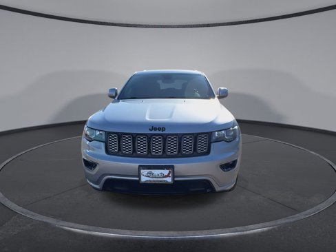 Used 2018 Jeep Grand Cherokee Altitude image 3