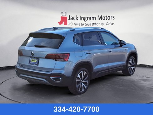 Certified 2024 Volkswagen Taos SE image 5