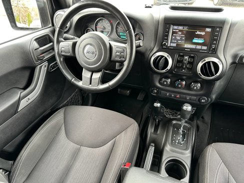 Used 2014 Jeep Wrangler Unlimited Sahara image 12
