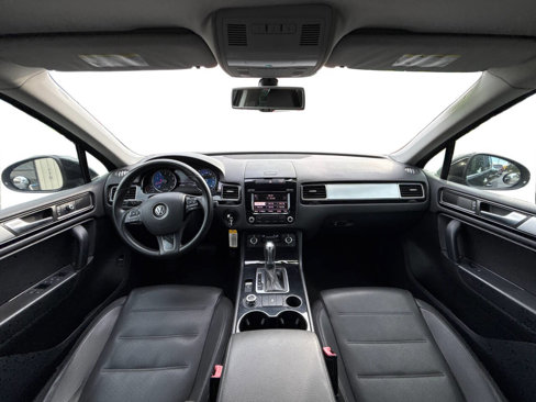 Used 2014 Volkswagen Touareg VR6 image 12