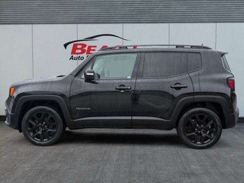 Used 2017 Jeep Renegade Altitude image 3
