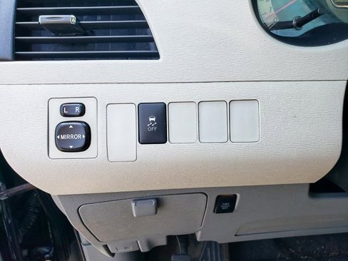 Used 2014 Toyota Sienna SE image 32