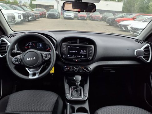 Used 2022 Kia Soul LX image 13