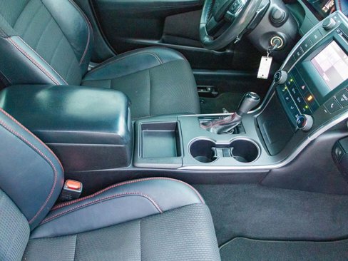 Used 2017 Toyota Camry SE image 11