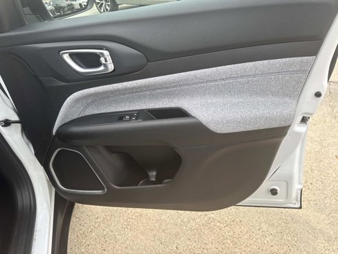 Certified 2022 Jeep Compass Latitude image 13