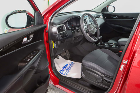 Used 2017 Kia Sorento LX image 3