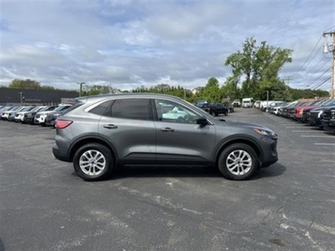Used 2022 Ford Escape SE image 9