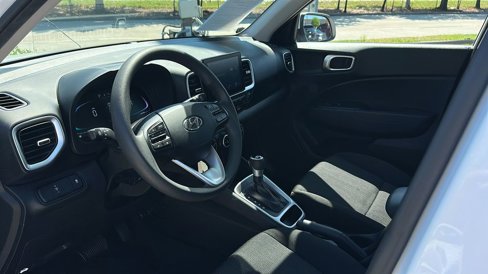 Certified 2024 Hyundai Venue SE image 2