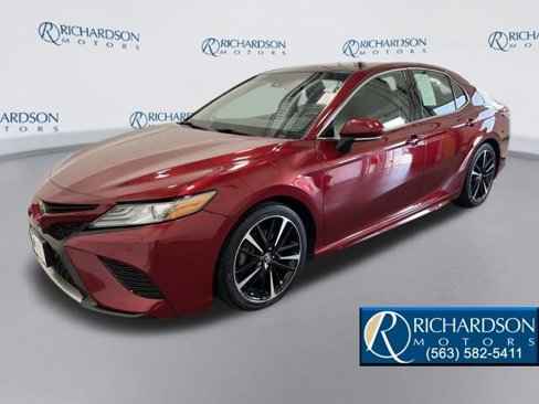Used 2018 Toyota Camry XSE image 1