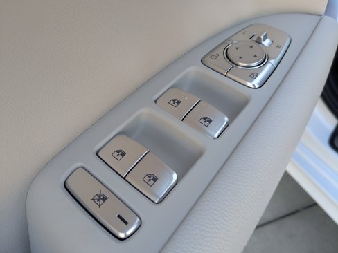 New 2025 Genesis G70 2.5T image 17