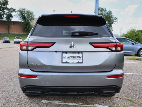 Used 2022 Mitsubishi Outlander SEL Black Edition image 4