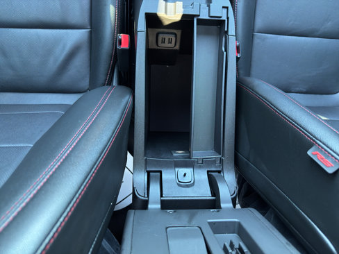 Used 2024 Chevrolet Equinox RS w/ RS Leather Package image 17