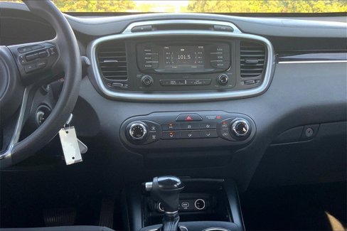 Used 2016 Kia Sorento LX image 7
