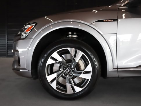 Used 2022 Audi e-tron Premium image 5