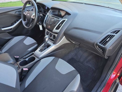 Used 2012 Ford Focus SE w/ SE Sport Pkg image 6