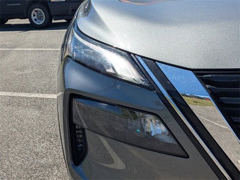 Used 2023 Nissan Rogue S image 9