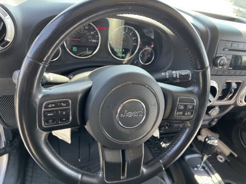 Used 2018 Jeep Wrangler Unlimited Sahara w/ Connectivity Group image 16