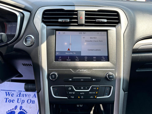 Used 2020 Ford Fusion SE image 15