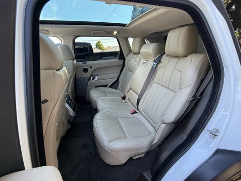 Used 2017 Land Rover Range Rover Sport SE image 5