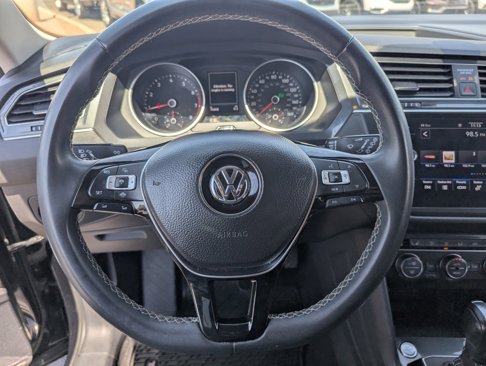 Used 2021 Volkswagen Tiguan SE image 28