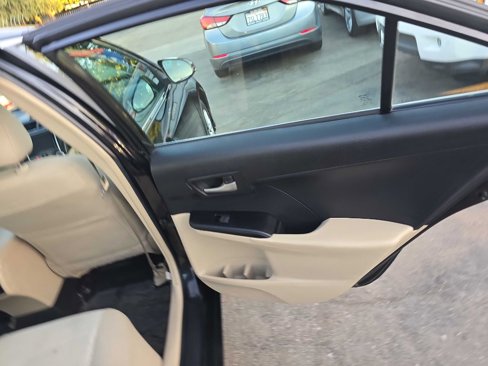 Used 2013 Toyota Camry L image 14