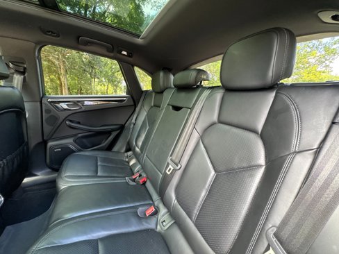 Used 2018 Porsche Macan S image 46