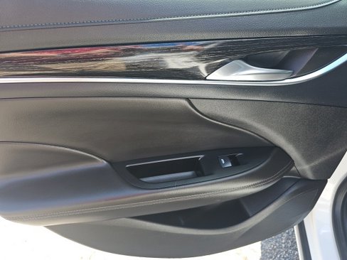 Used 2017 Buick LaCrosse Premium image 12