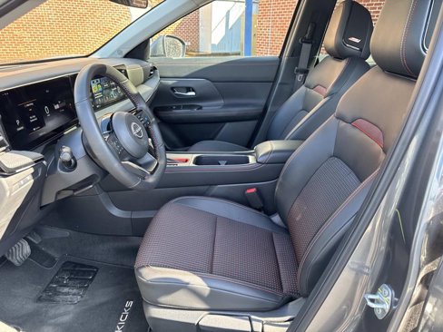 Used 2025 Nissan Kicks SR w/ SR Premium Package image 16