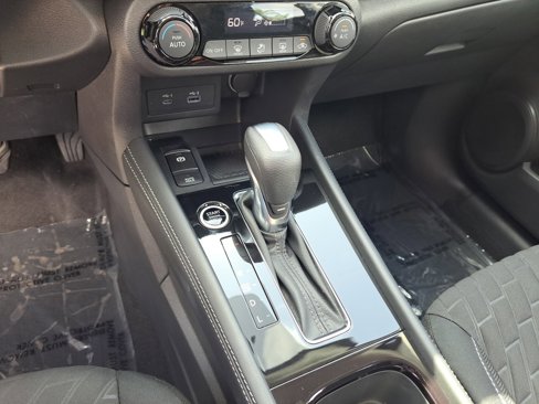 Used 2022 Nissan Kicks SV image 15