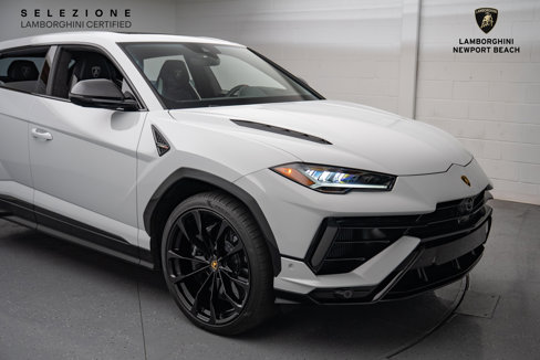 Used 2024 Lamborghini Urus S image 2