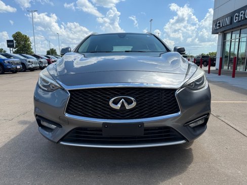 Used 2017 INFINITI QX30 Premium image 2