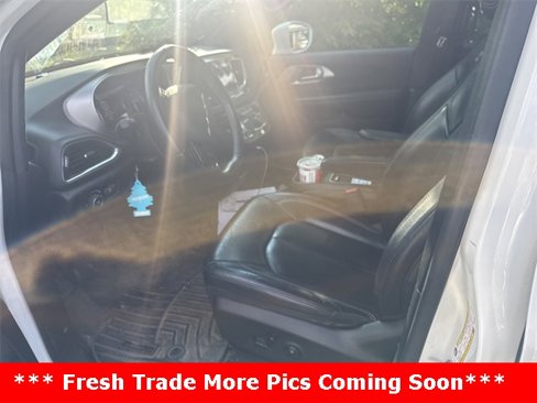 Used 2018 Chrysler Pacifica Touring-L Plus w/ S Appearance Package image 2