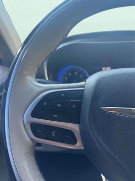 Used 2017 Chrysler Pacifica Limited image 29