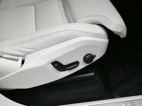 Certified 2024 Volvo XC90 B6 Ultimate w/ Protection Package Premier image 40