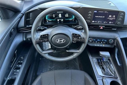 Used 2025 Hyundai Elantra Sport image 15