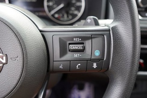 Used 2024 Nissan Rogue SV image 30