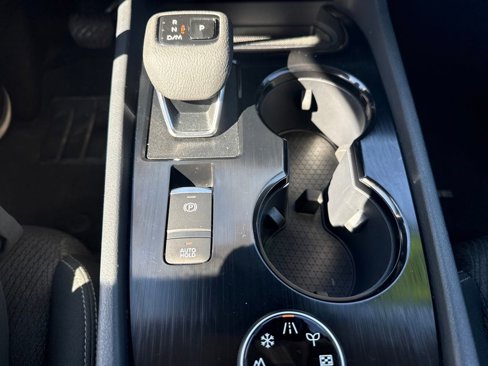 Used 2024 Nissan Rogue SV image 22