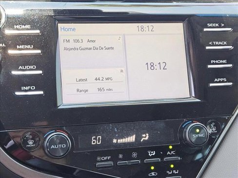 Used 2018 Toyota Camry LE image 11