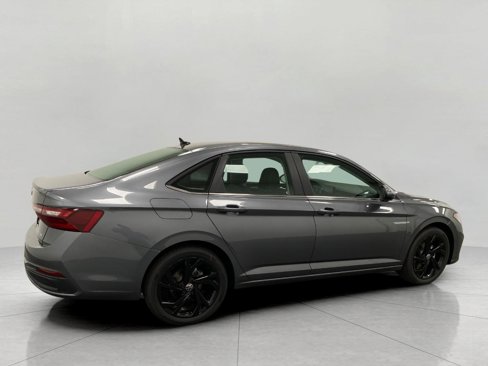 New 2025 Volkswagen Jetta SE image 2