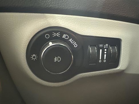 Used 2019 Jeep Compass Latitude w/ Popular Equipment Group image 29